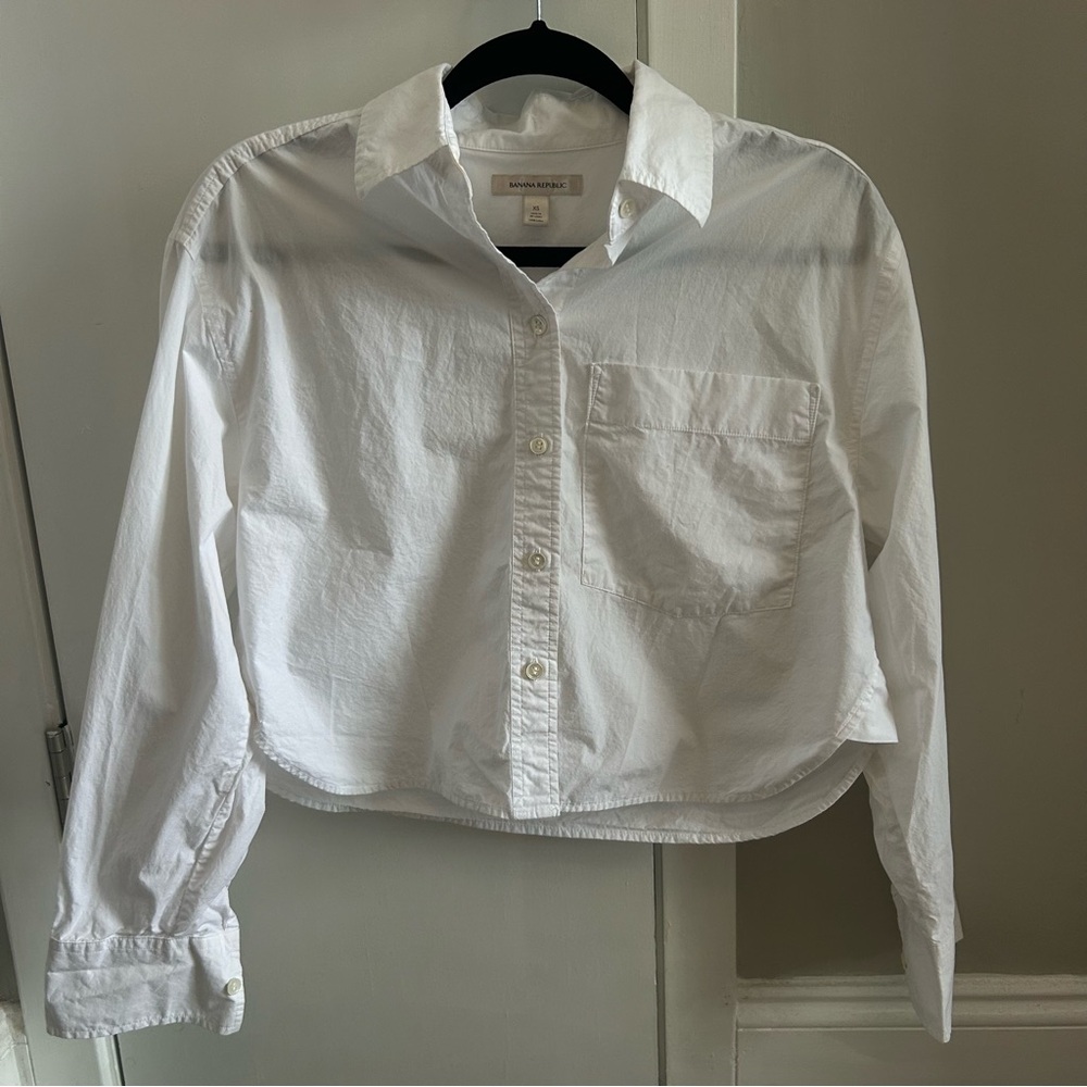 Banana Republic White Cropped Button-Up Shirt with Collar